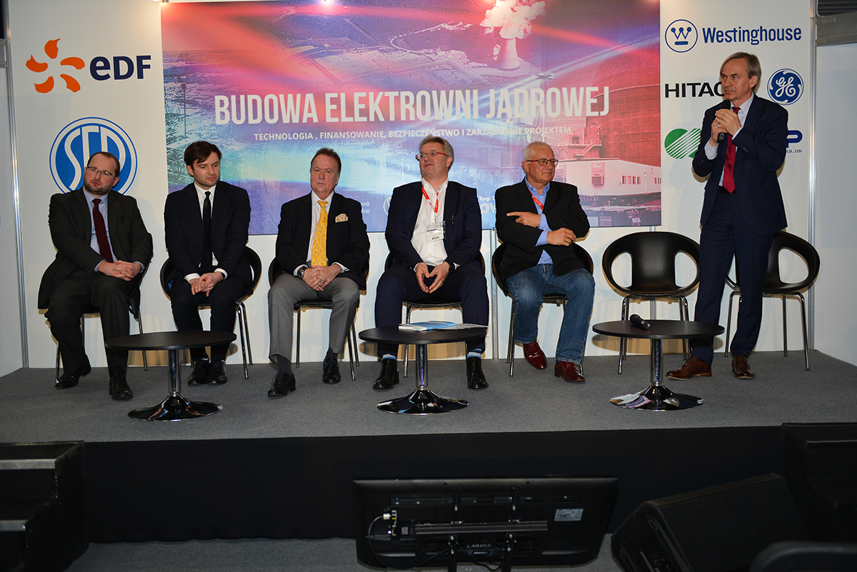 Dyskusja panelowa. Głos zabiera Aleksander Gul z firmy ABB