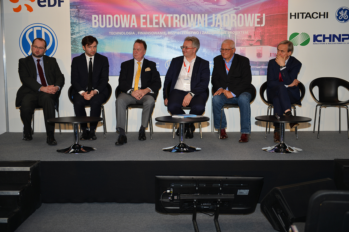 Dyskusja panelowa. Od lewej Przemysław Żydak, Piotr Mazgaj, Ziemowit Iwański, Łukasz Grela, Zbigniew Wiegner, Aleksander Gul.